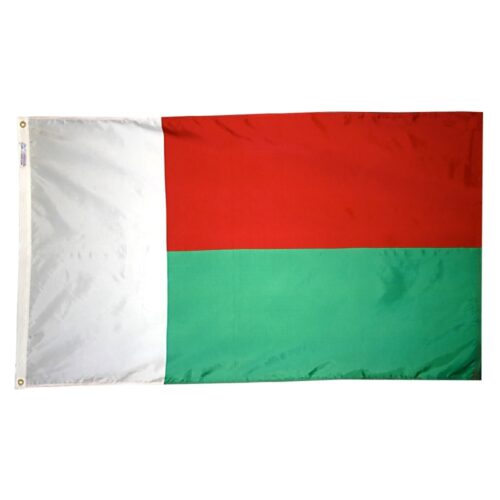 Nylon Madagascar Flag Grommets Finish